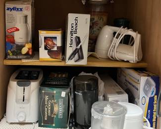 Assorted small appliances