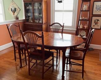 Dining Room set - includes 3 extra leaves
