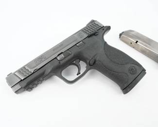 In the design of the M&P45, Smith & Wesson considered the needs of military and law enforcement from every conceivable angle. No other polymer pistol offers this combination of versatility, durability and safety. The pistol is sold with one magazine and is in very good condition, showing obvious signs of use and holster wear. 