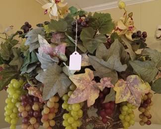 Centerpiece floral & grape with ornate base