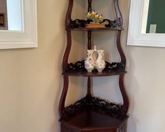 Corner display shelf