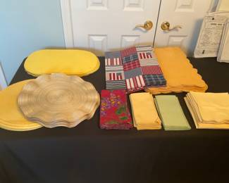 NICE PLACE MATS AND LINNENS 