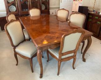 VERY NICE DINNINGROOM SET.  