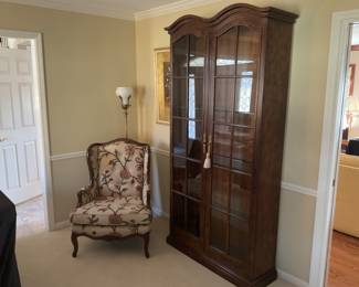 UNQUIE CURIO CABINET. DOUBLE DOOR