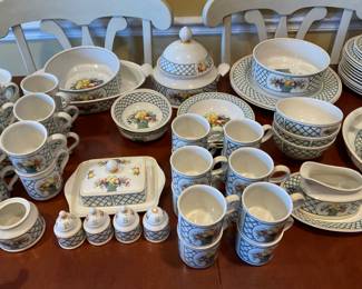 LARGE SERVING SET  VERY NICE