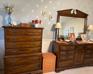 Dresser, chest of drawers