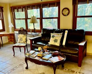 Coffee table has lots of Florida related items