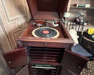 ANTIQUE VICTOR VICTROLA WITH RECORD COLLECTION AND RECORD NEEDLES!