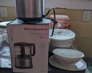 Kitchen aid appliances; crockpot appliances