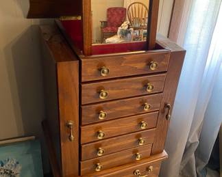 Jewelry box 