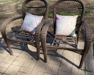 Outdoor chairs, need cushions