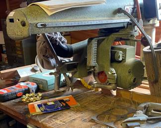 Radial arm saw