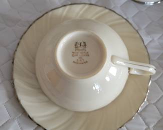 Lenox Weatherly pattern, 12+ service 