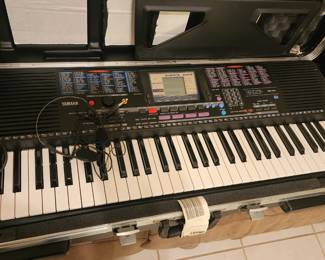 Yamaha PSR-220 Electronic Keyboard