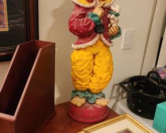1966 statue from Universal Statuary, Chicago #350, features a charming clown