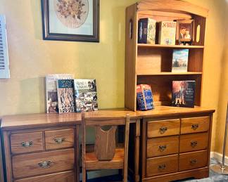 Wood Childrens Desk and Hutch