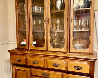 MCM Bassett 2 pc China Cabinet and Hutch