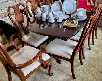 Table with 8 Chairs