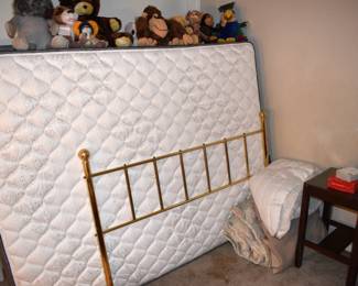 Front Bedroom Kids Overview (Queen Bed)