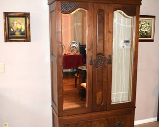 BEGIN Entry/Living Room Close Ups