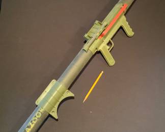 Being sold as-is. Front piece chipped. 