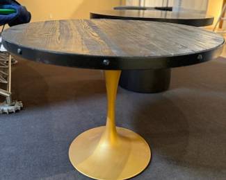 WOOD AND GOLD ROUND TABLE 