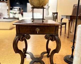 EARLY 1900 SIDE TABLE WALNUT 