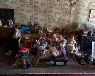 hundreds of vintage items to numberous to list, come find your trash to treasure