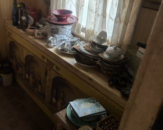 window seat in breakfast room full of collectibles