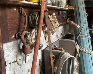 misc items in back porch laundry area