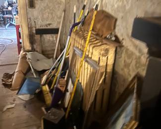 misc items in kitchen area