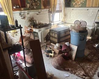 items in master bathroom