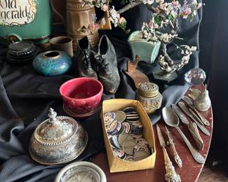 silverplate, Wallace campaign items, vintage clothing, furniture and glassware