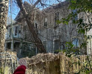 exterior side view of house