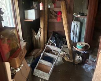 misc items in closet 