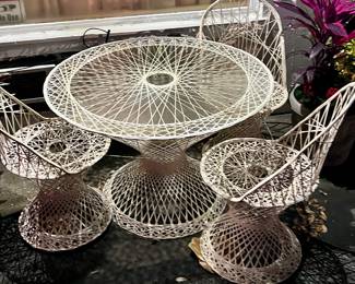 3 Piece Outdoor Setae w/Glass Top & Cushions