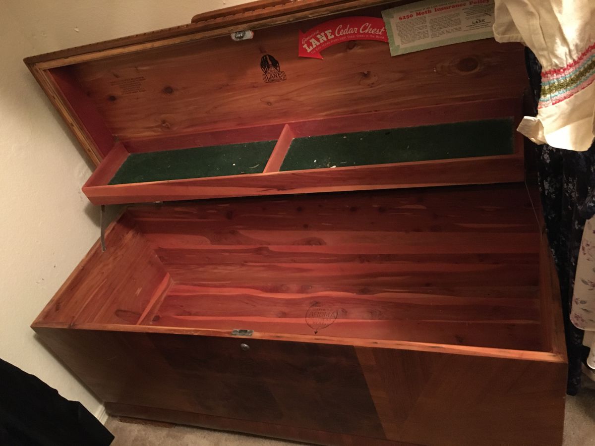 Lane cedar chest