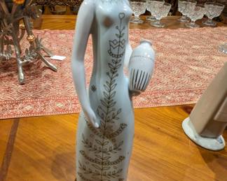 Vintage 1970s Hollaza Hungarian Porcelain (Hand Painted) / $50 (Price negotiable)