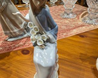 Vintage Lladro Figurine "Girl with Calla Lillies Sitting" / $50