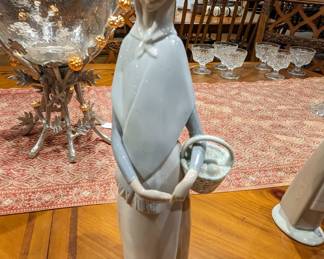 Vintage Retired Lladro figurine  "Marketing Day" / $60 