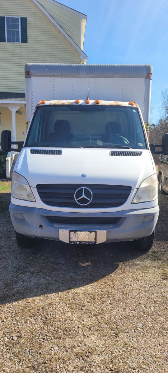 11950 Union Camp Road, New Kent. 2011 Mercedes-Benz Sprinter 3500 Dually Box truck with hydraulic back cargo lift.  Read details under Description