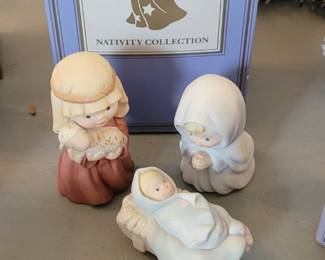 Vintage Avon Heavenly Blessings Nativity set of 13
