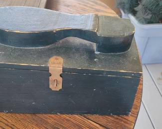 Vintage wooden painted shoeshine box 