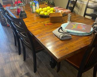 Dinning room table 