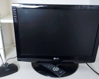 LG 19 TV with Remote