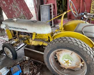 Vintage International Tractor - Project Piece