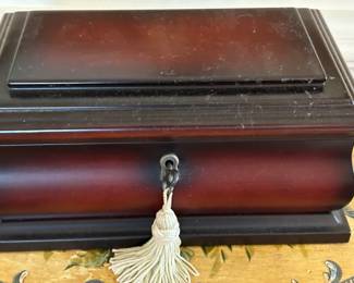 JEWELRY BOX.