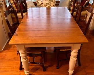ETHAN ALLEN KITCHEN TABLE WITH 4 CHAIRS.