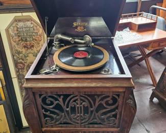 Sonora Phonograph working