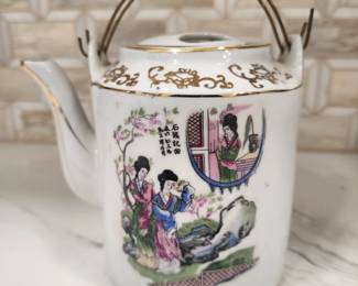 CHINESE TEAPOT HAND PAIINTED